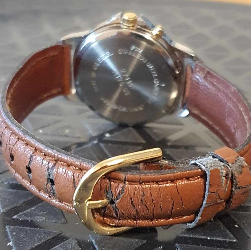 🦋10/$20🦋 Silver/Goldtone Leather Women's Watch w/Night Light